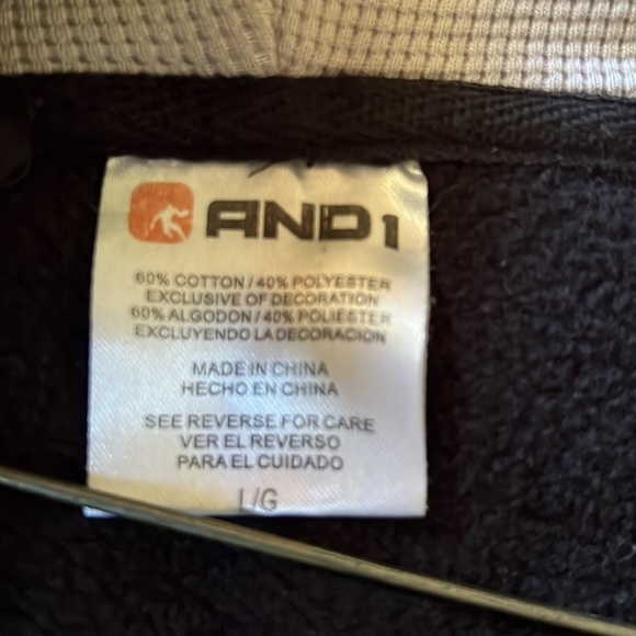 𝅺and 1 hoodie size L - Picture 9 of 9